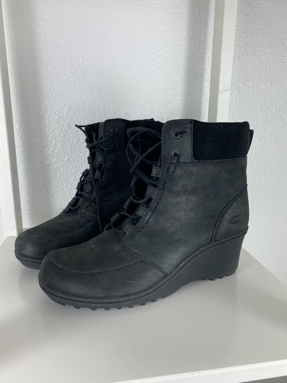 Stivaletti Keen donna Akita stringati con zeppa taglia 9 pelle nera #1007689 colletto