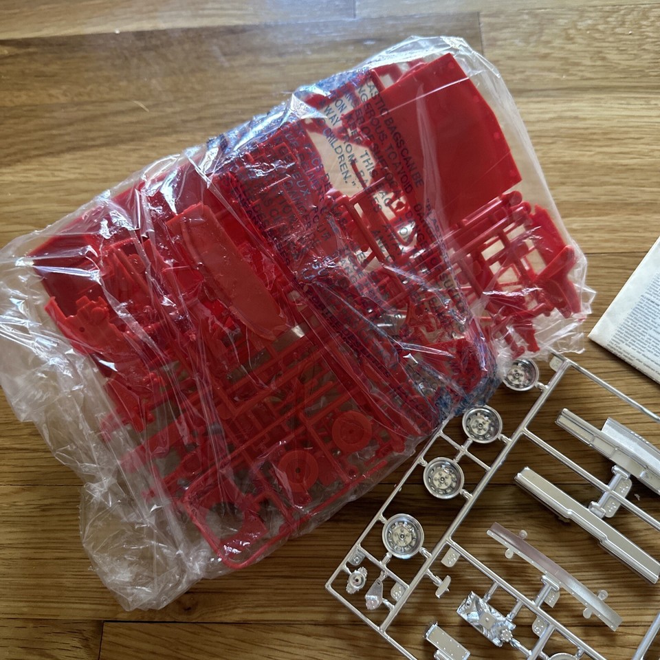 1983 Monogram UNO BUICK REGAL NASCAR Grand National 2205 , Sealed Parts