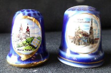 Zwei Porzellan-Fingerh&uuml;te in k&ouml;nigsblau glasiert, Stephansdom + Maria Taferl