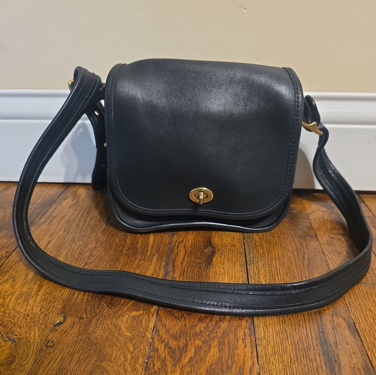 ショルダーバッグ COACH 9965 Vintage Crossbody ShoulderBag COACH VTG # 9965 Legacy Small Flap Crossbody Bag, 90s, USA - Black