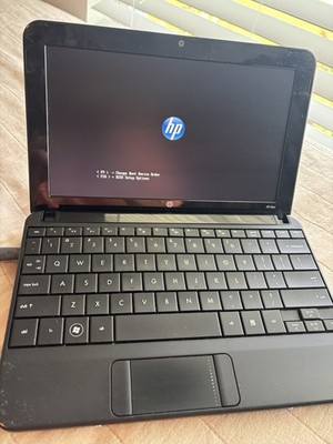 HP Mini 110-3530nr 10.1'' Black Netbook Computer (no charger) Powers On Read Desc