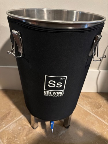 SS Brewtech 7 Gallon Brew Bucket Fermenter With Internal Chiller & Aerator Pump