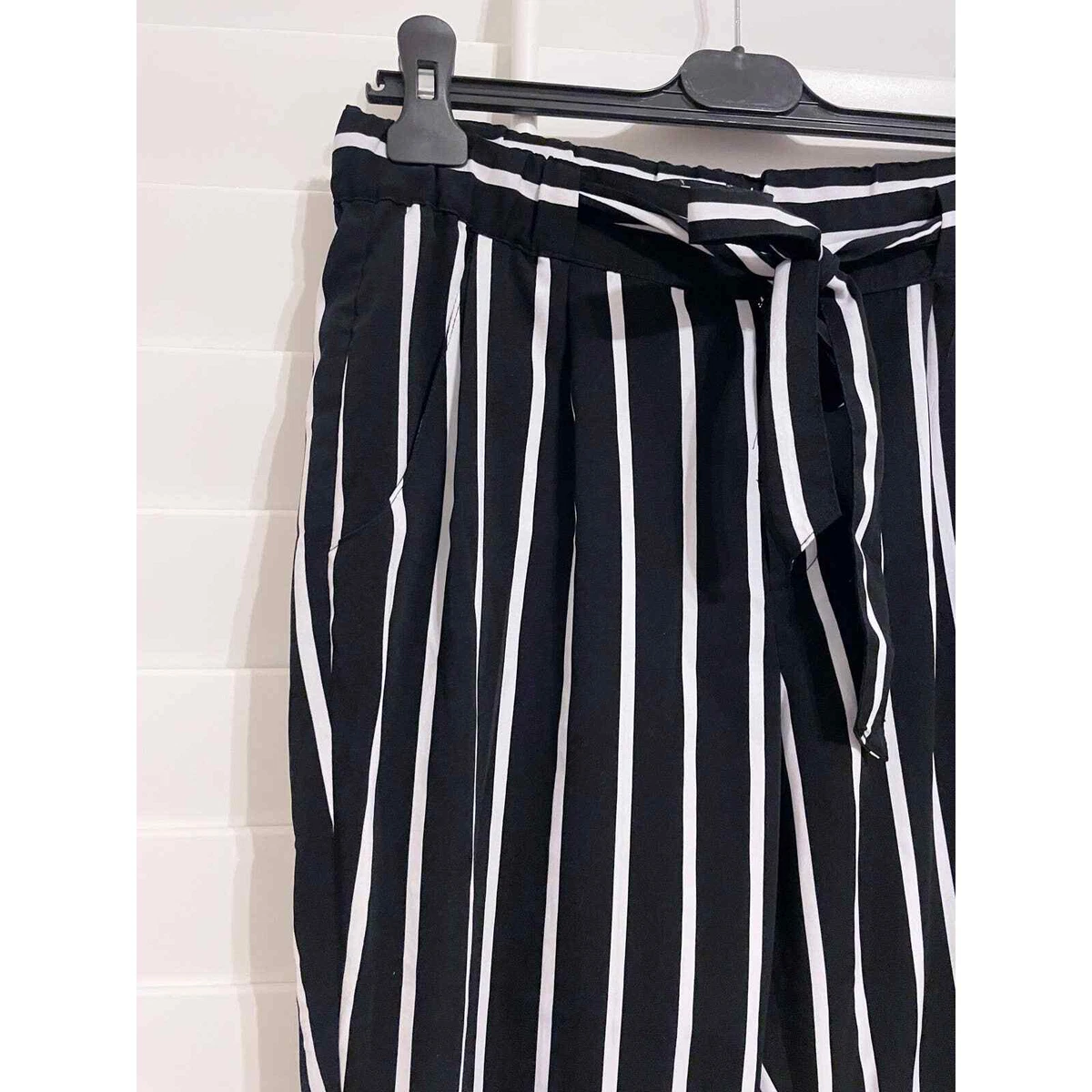 FOREVER 21 Black White Striped Pants S 545