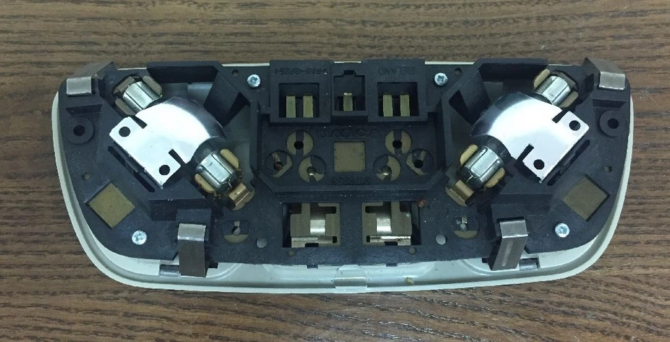 2001-2004 VOLVO S60 S80 V70 REAR OVERHEAD OVER HEAD DOME MAP LIGHT 9178936 OEM - Image 3 of 4