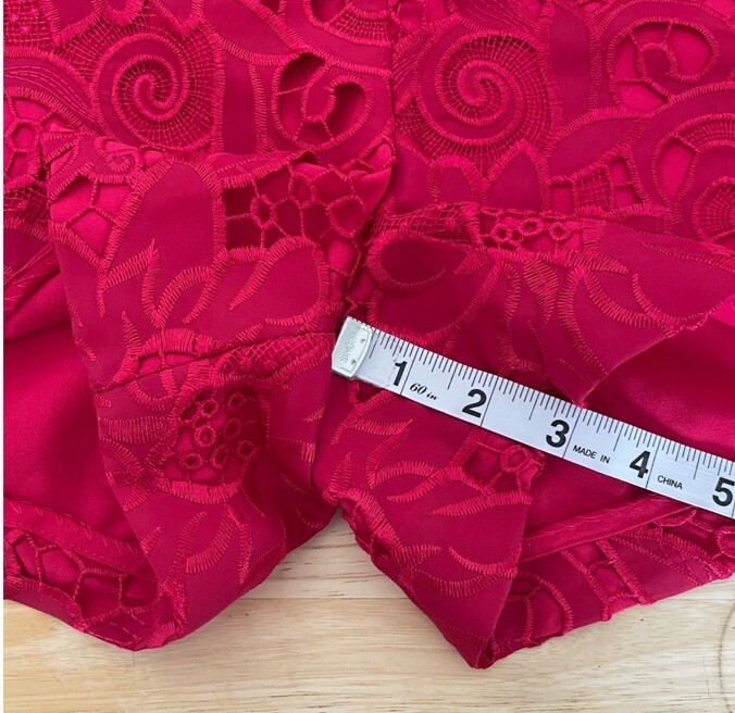 Short GUESS BY MARCIANO FOXLIE - Taille 6, Couleur Macadamia, Neuf Avec étiquettes