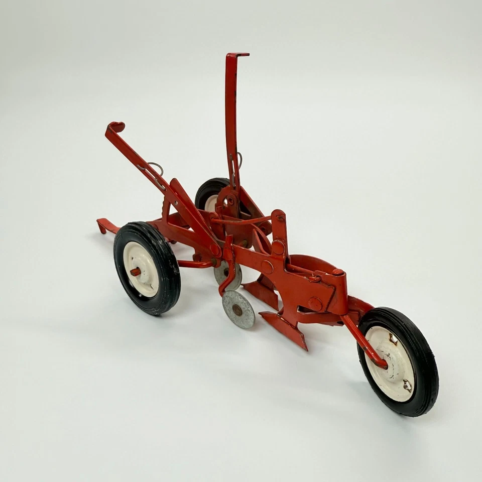 Vintage Tru-Scale Red 3-Bottom Plow Farm Toy Tractor Implement Diecast Model - Image 4 of 4