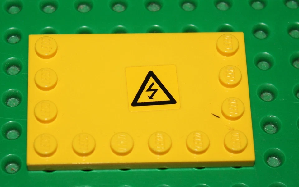 Lego Yellow plaque Lisse+sticker 6180pb026 set 7632 7685 8439 8464 7249 7596 ... - Photo 1/1