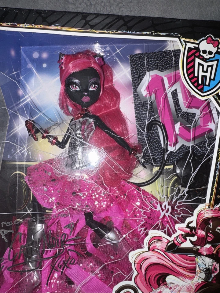 Muñeca coleccionable Monster High Catty Noir Xoxo 13 deseos nueva en caja 2013 colmillos Foto 2 de 4