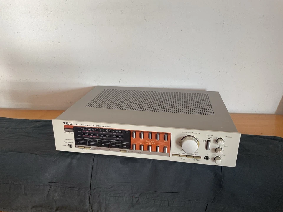 Amplificatore TEAC A7 Da Sistemare - Immagine 4 di 4