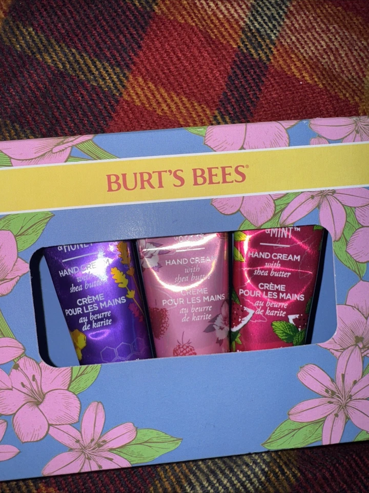 Nuevo con etiquetas Burt’s Bees Crema de Manos Trío Set de Regalo 3 piezas Medias de Mano y Labio Relleno Navidad Foto 3 de 4