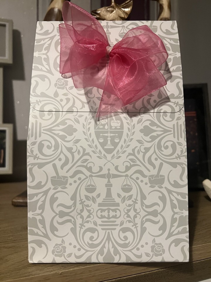 PECKSNIFFS Gift Set. Hand Wash & Candle. Gift Boxed. (lavender & white