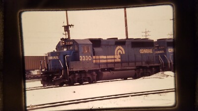 XTU06 35MM Train Slide ENGINE LOCOMOTIVE RR 3330 CR CONRAIL 1979