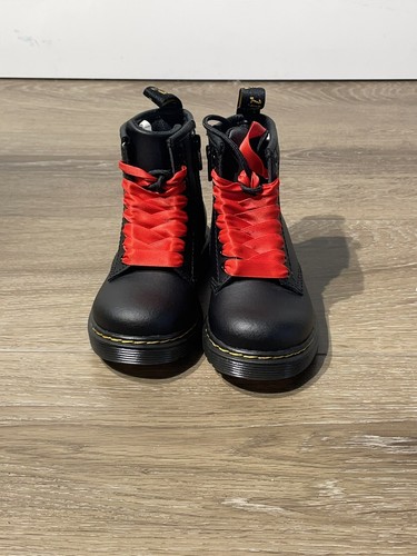 DR MARTENS/ DOC MARTENS TODDLER HELLO KITTY 1460 LEATHER BOOTS SIZE 8 LIMITED - Picture 3 of 8
