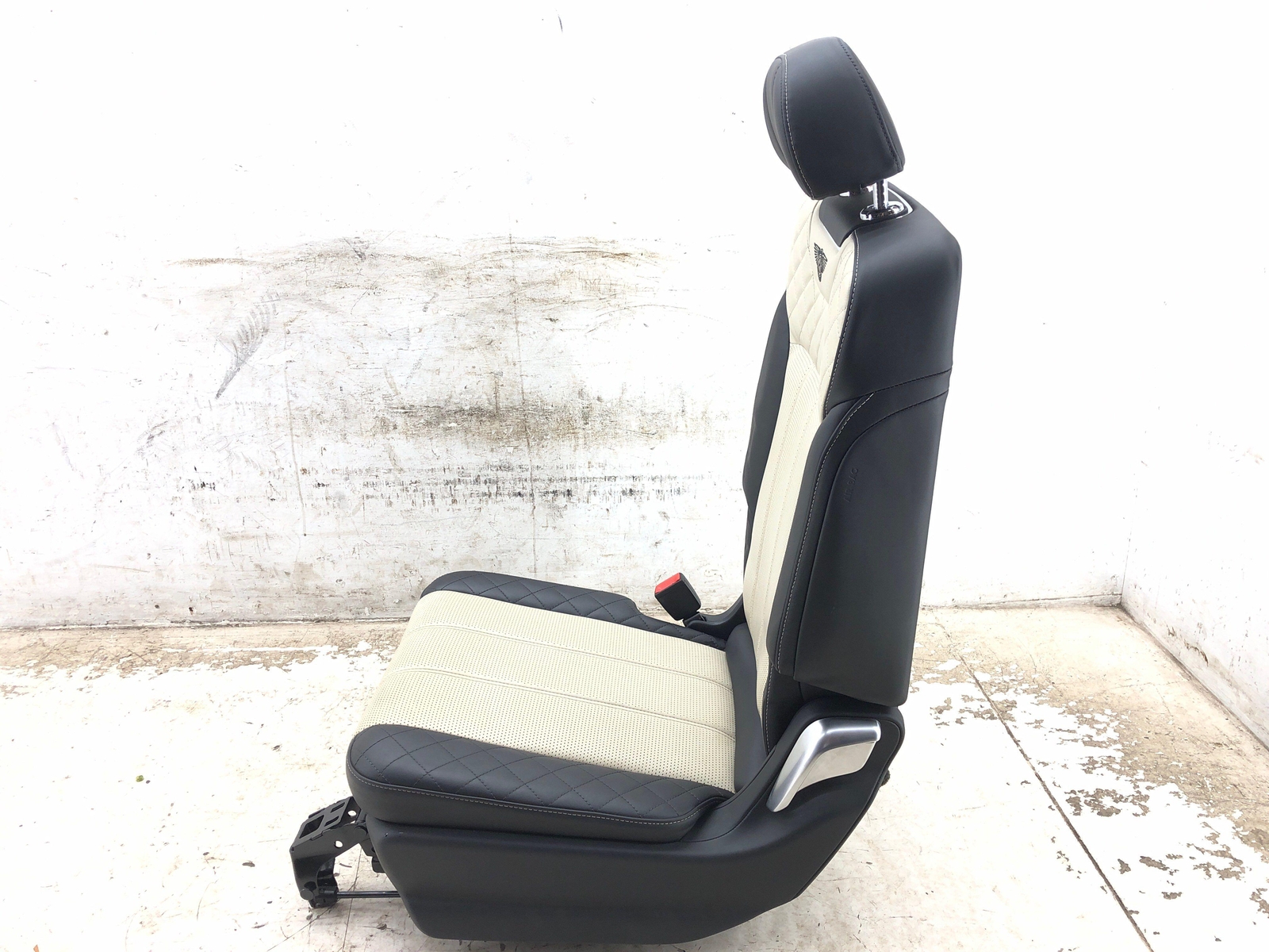 2016-2020 BENTLEY BENTAYGA 2ND ROW LEFT SEAT BLACK/BEIGE *INDENT* *DETAILS* OEM