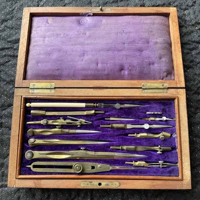 Vintage Zeichenwerkzeug Set im Eichenkoffer ~ Messing Zeichenset ~ komplett & hochwertig