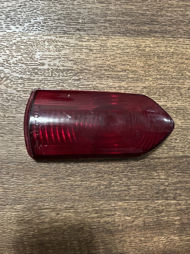 Lente de lámpara trasera y de parada derecha Dodge Coronet/Meadowbrook/Wayfarer 1950-52 Foto 2 de 4