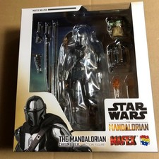 MAFEX No.256 The Mandalorian Chrome Ver. Figure with Grogu Star Wars New