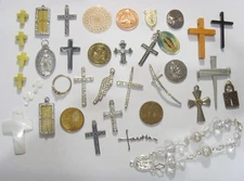 vintage religious Christian catholic devotional items pendant lot EL1145