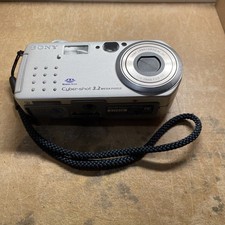 Sony Cyber-Shot DSC-P5 3.2MP Digital Camera no battery no charger parts only