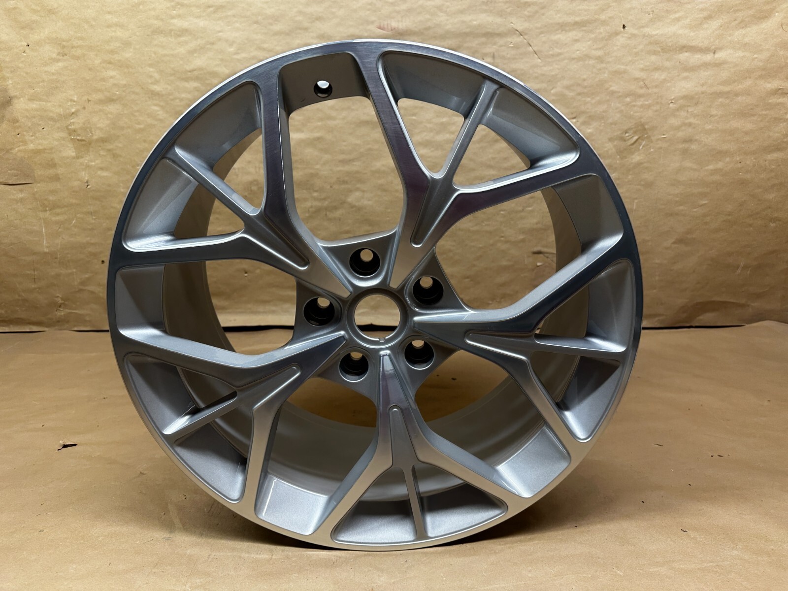 New 2017-2022 R20 20" 9J Rear Wheel Aston Martin DB11 Volante OEM KY53-9965G-CA
