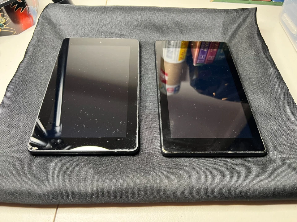 Set of 2 Amazon Fire 7 Tablet SR043KL 8GB Black IPS LCD 7" No cellular 1GB RAM - Image 2 of 4