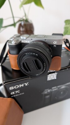 Sony ILCE-7CLS A7C mit SEL2860 Systemkamera (FE 28 60 mm)