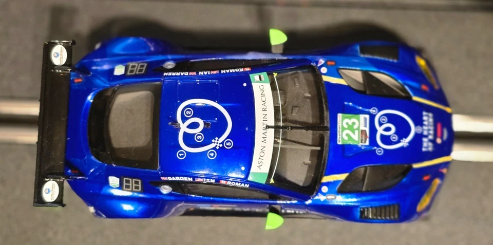 Carrera Evolution - Aston Martin Vantage GT3 "Heart of Racing No.23" - Bild 4 von 4