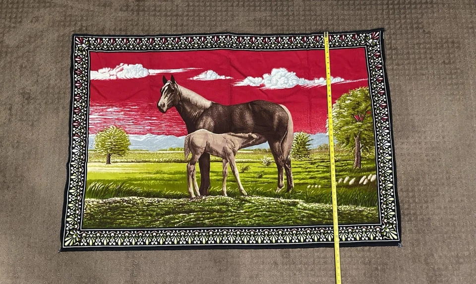 Tapiz de caballo vintage colgante de pared fieltro terciopelo madre caballo con potro Foto 3 de 4