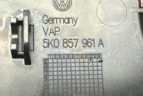 VW EOS Sport 2.0TFSI BWA 2008 - Central Storage Compartment 12v - 5K0857961A - Picture 4 of 4