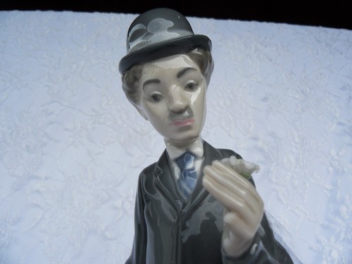 LLADRO " CHARLIE THE TRAMP" PORDELAIN FIGURINE WITH WOODEN CAIN #5233 - Picture 3 of 14
