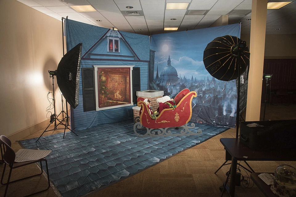 Complete Santa Experience photo set including props, costumes, and sleigh - Image 3 of 4