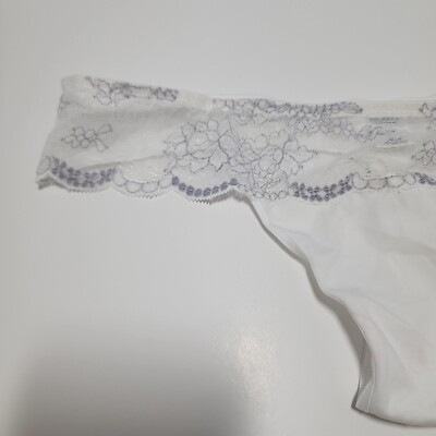 最 1 Simply Vera Wang White Thong Panties 82% Nylon 1 Pair Size 7 L
