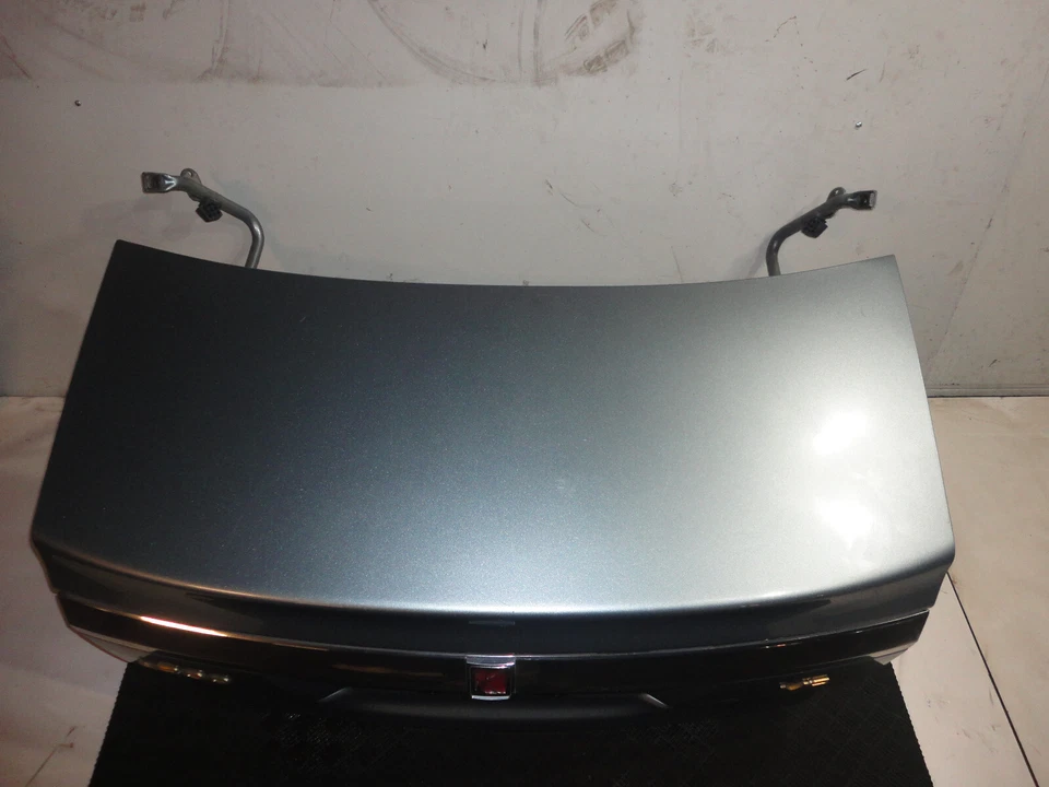 2005 SATURN L300 SEDAN REAR TRUNK LID ICE BLUE 42U U 725H - Image 4 of 4