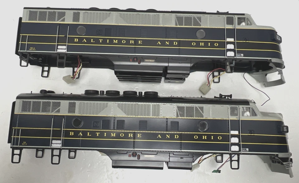 MTH RAILKING G-GAUGE #86/86A B&O F-3 AA-UNIT DIESEL SHELL/FRAME 70-2014-1 - Image 2 of 4