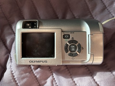 Olympus CAMEDIA D-560 Zoom 3.2MP Digital Camera - Silver