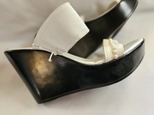 New Contes Womens White Wedge Heel Sandal With Pearl Detail Size 7