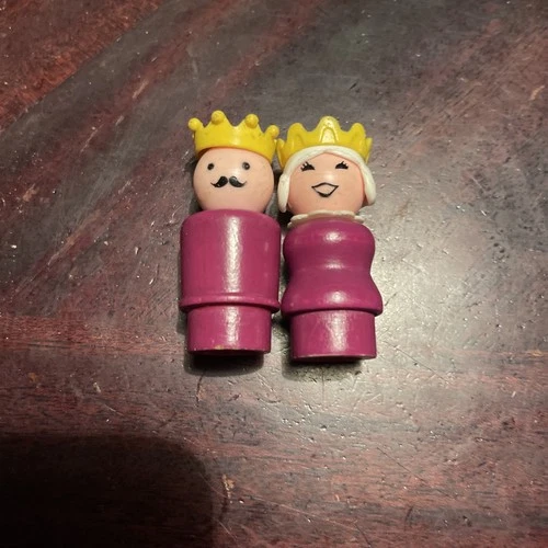 Vintage Fisher Price Little People Play Castle #993 King and Queen Figure