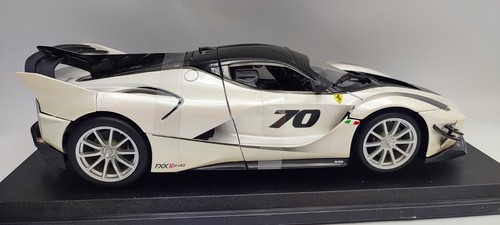MAISTO 1:18 Scale Ferrari FXX K EVO PEARL METALLIC Diecast Car SPECIAL EDITION - Picture 7 of 10