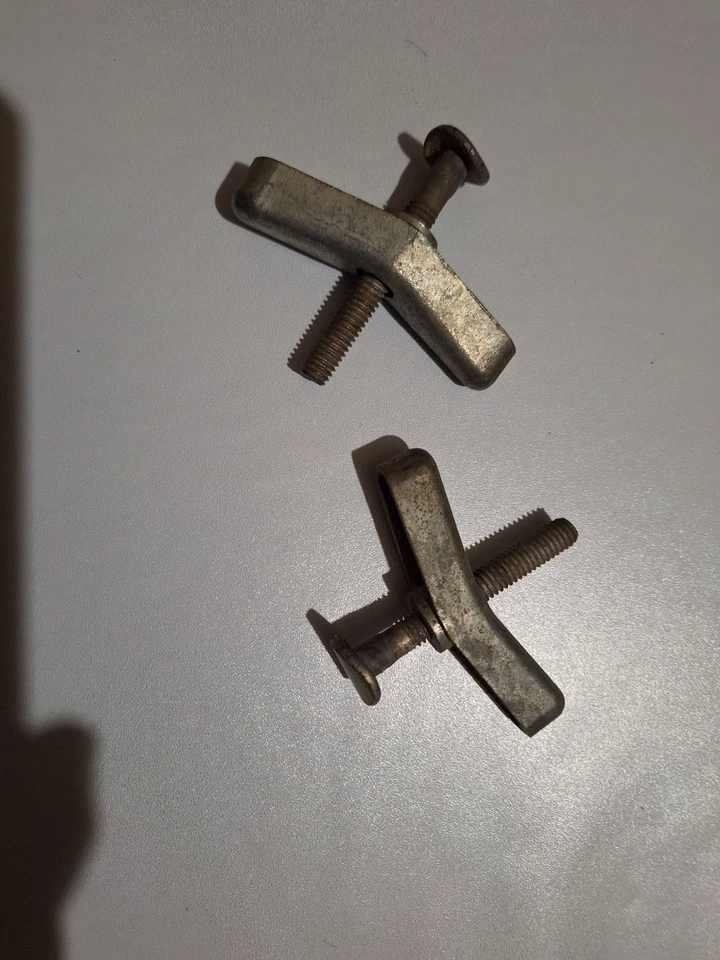 Tuercas de mariposa con mango de empuje para cortacésped original de colección OEM, par Foto 2 de 2