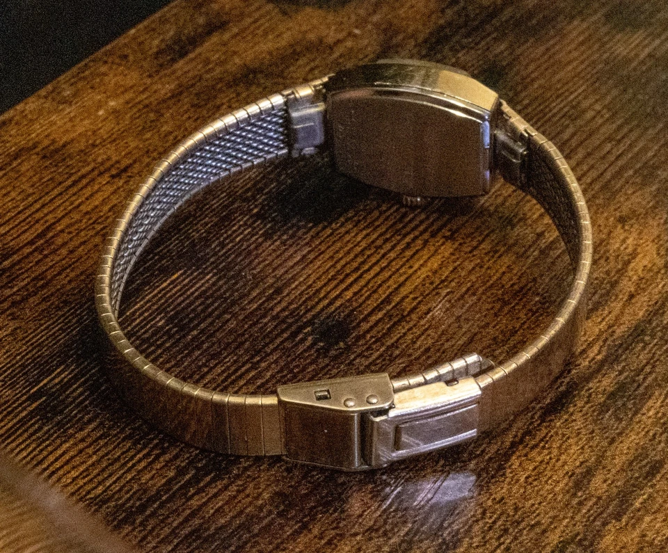 Reloj de cóctel Bulova 1978 vintage chapado en oro de 10 quilates, diamantes genuinos Foto 3 de 4