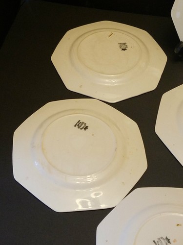 8- Crown Ducal Ascot Chintz 6 in bread & butter/ dessert plates - Picture 10 of 12