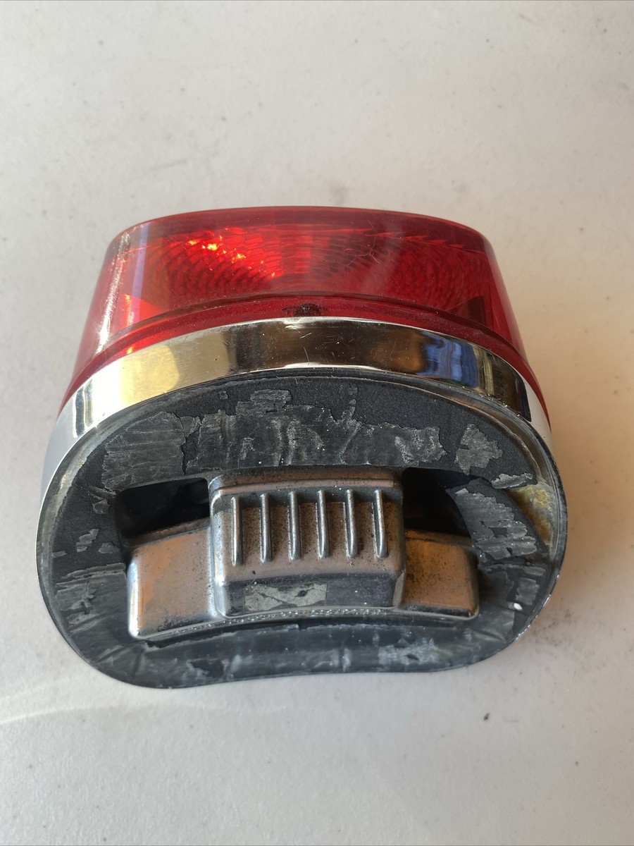 HARLEY DAVIDSON TAIL LIGHT LAMP ASSEMBLY 68066-99A W/ 68772-09 