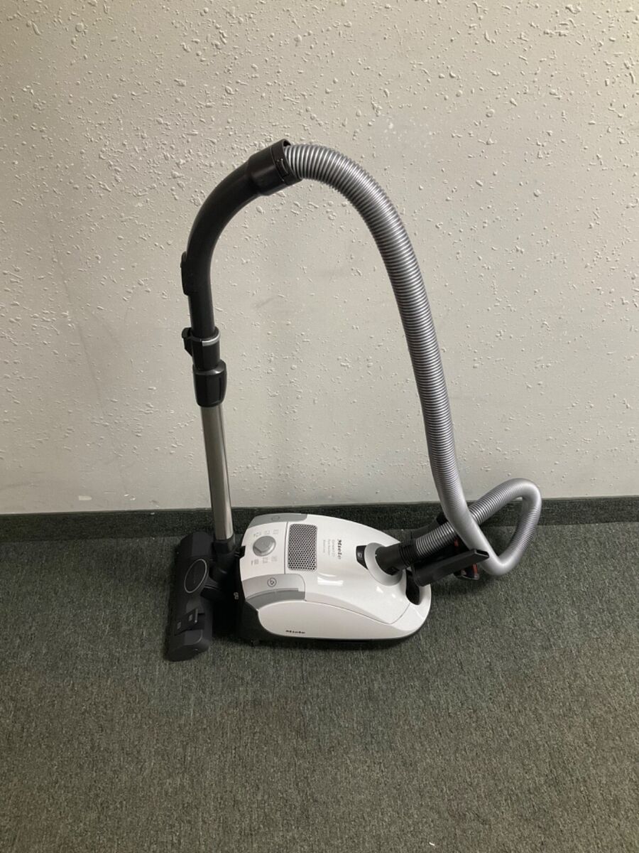 Miele Compact C1 Pure Suction PowerLine Canister Vacuum Miele Compact C1 Pure Suction PowerLine Canister Vacuum
