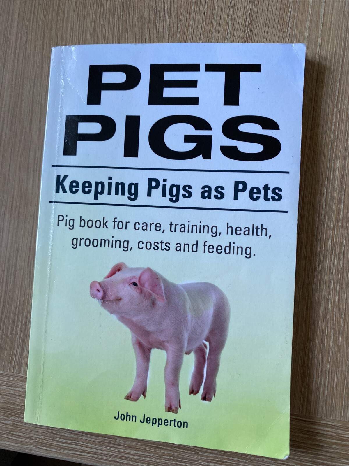 Pet Pigs. Keeping Pigs as Pets. Pig book for care, trai - Paperback Vgc Jepperto