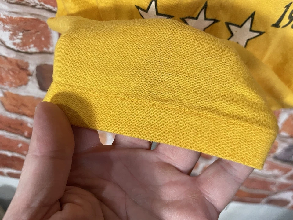 vintage LA Lakers back to back champs tee fits S single stitched shirt 1980s - Image 4 of 4