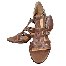 NWOT Sofft Solana Brown Leather Comfort Sandals Strappy Buckle Detail Size 9