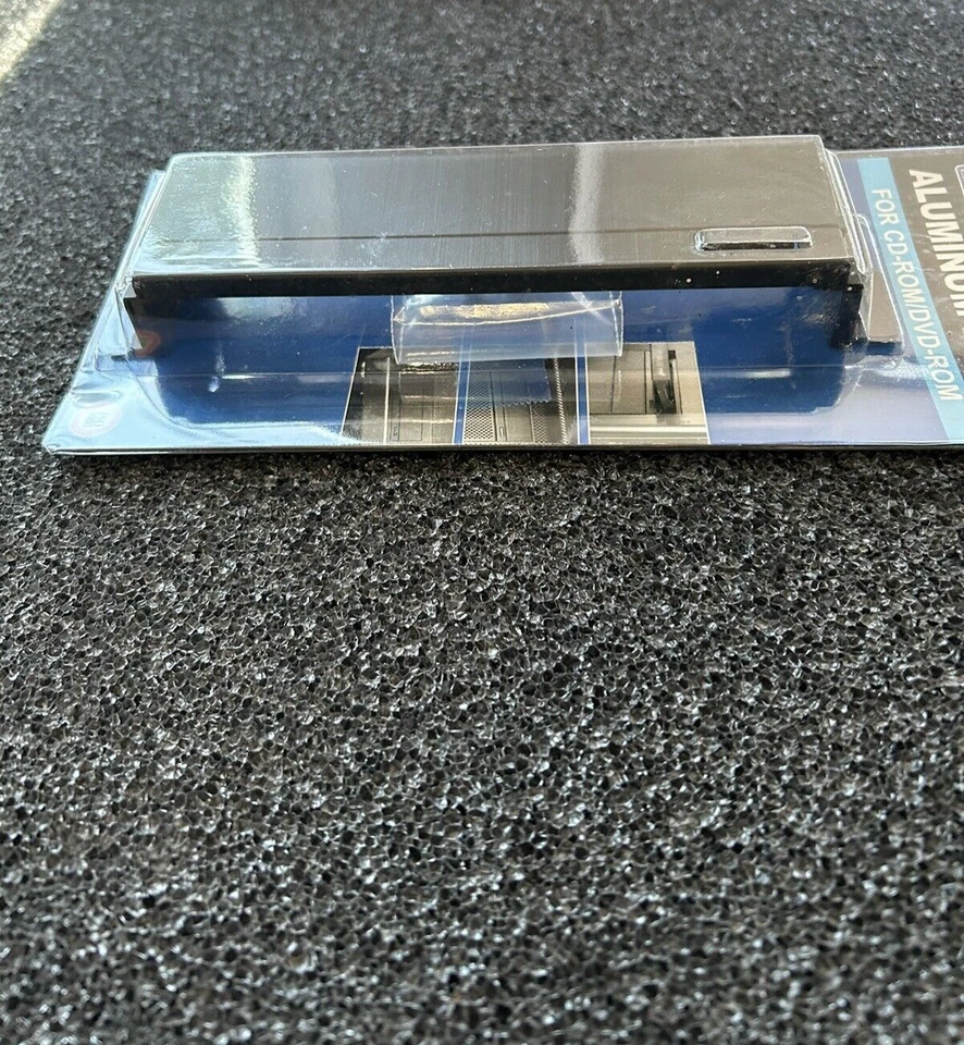 Lian Li C-02 ALUMINUM BEZEL for CD DVD-ROM 5.25 Bay Black Brushed Optical Cover - Image 2 of 3