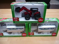 "Siku 1985 Massey-Ferguson Mit Frontl.+2MilchanhäNger \"Farmer Serie 1:50\" Neu Ovp"