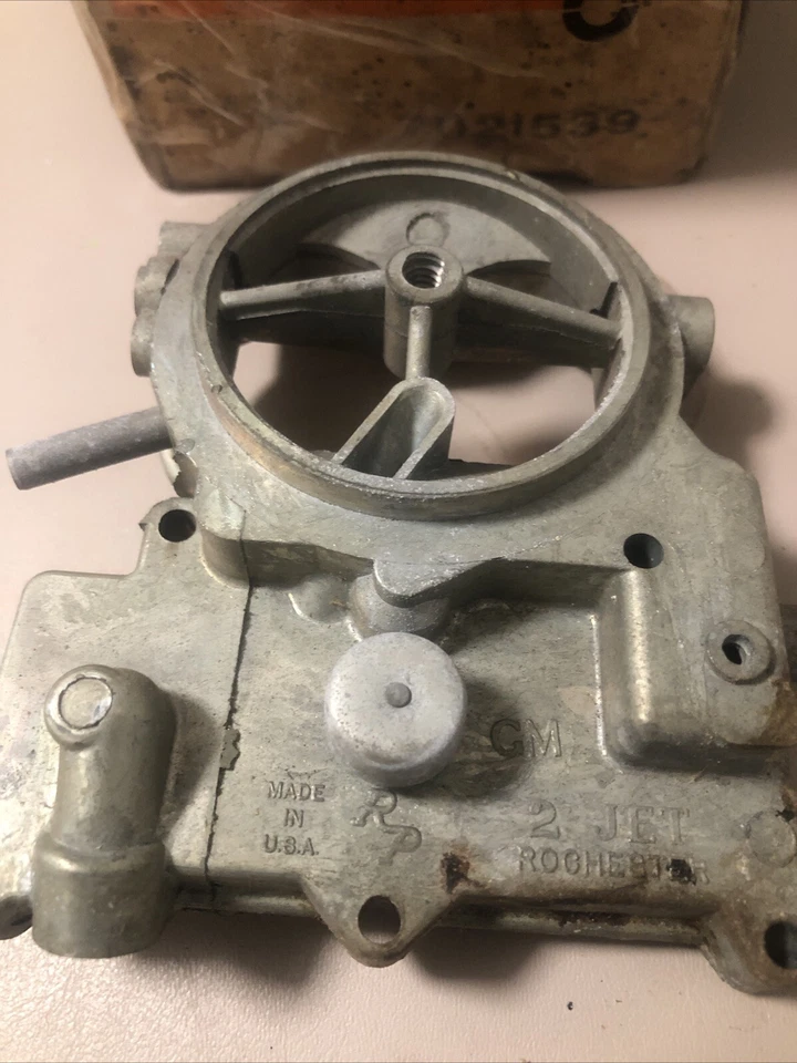 Oldsmobile F85 Rochester 1962 montaje de bocina de carburador en caja nos 7021539 Foto 2 de 4