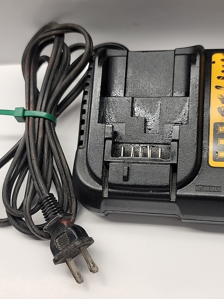 USED *DEWALT DCB112 Battery Charger Black 12V 20V Max 682440191410